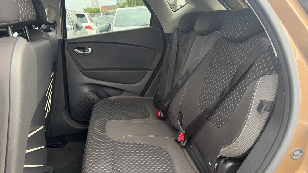 Renault Captur 1.5 dCi 90 Dynamique S Nav 5dr EDC Diesel Hatchback - Image 16