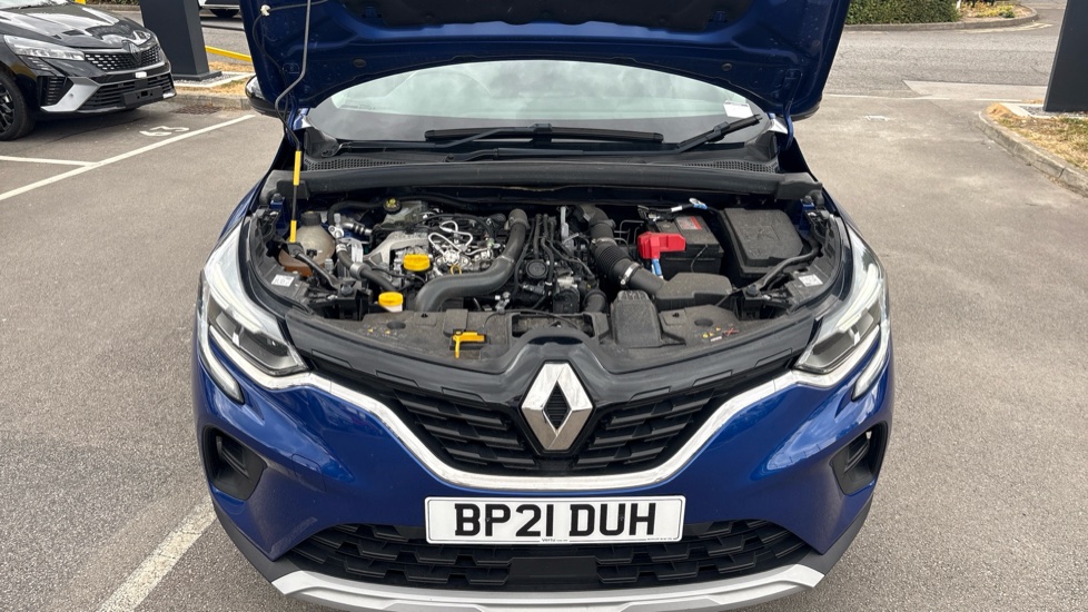 Renault Captur 1.3 TCE 140 Iconic 5dr Petrol Hatchback - Image 8