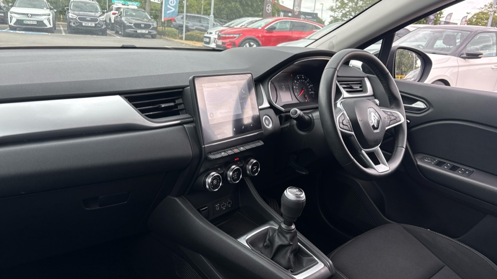 Renault Captur 1.3 TCE 140 Iconic 5dr Petrol Hatchback - Image 9