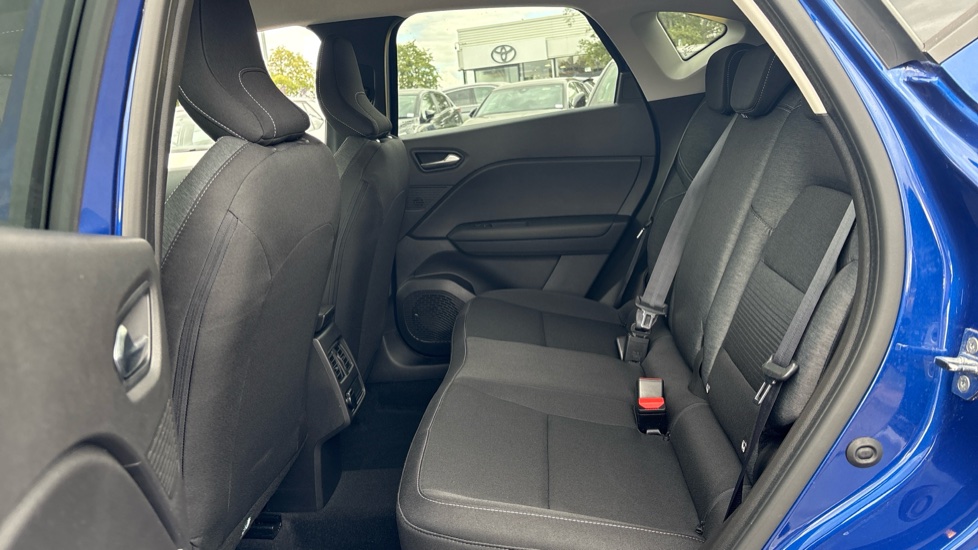Renault Captur 1.3 TCE 140 Iconic 5dr Petrol Hatchback - Image 16