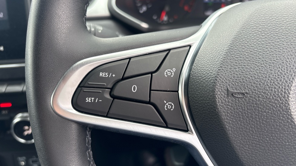 Renault Captur 1.3 TCE 140 Iconic 5dr Petrol Hatchback - Image 21