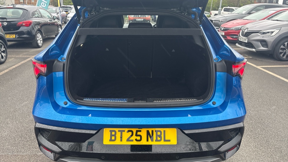 Renault Rafale E-Tech FHEV Techno Esprit Alpine 5dr Auto 4C Hybrid Estate - Image 4