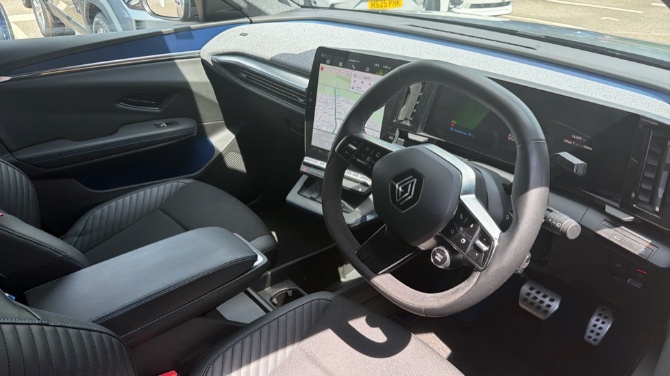 Renault Scenic E-Tech 160kW Esprit Alpine 87kWh Long Range 5dr Auto Electric Estate - Image 11