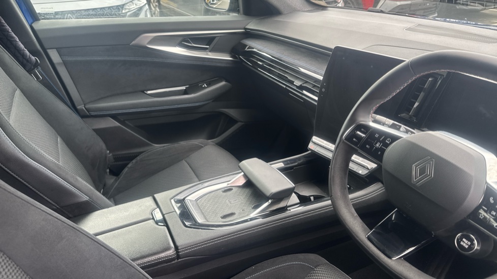 Renault Austral E-Tech FHEV Techno Esprit Alpine 5dr Auto Hybrid Estate - Image 14