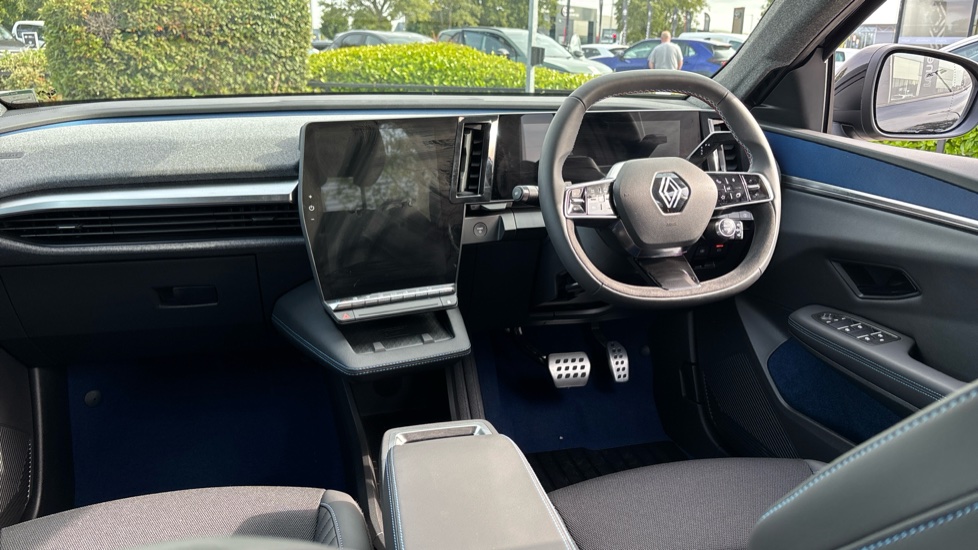 Renault Scenic E-Tech 160kW Esprit Alpine 87kWh Long Range 5dr Auto Electric Estate - Image 11