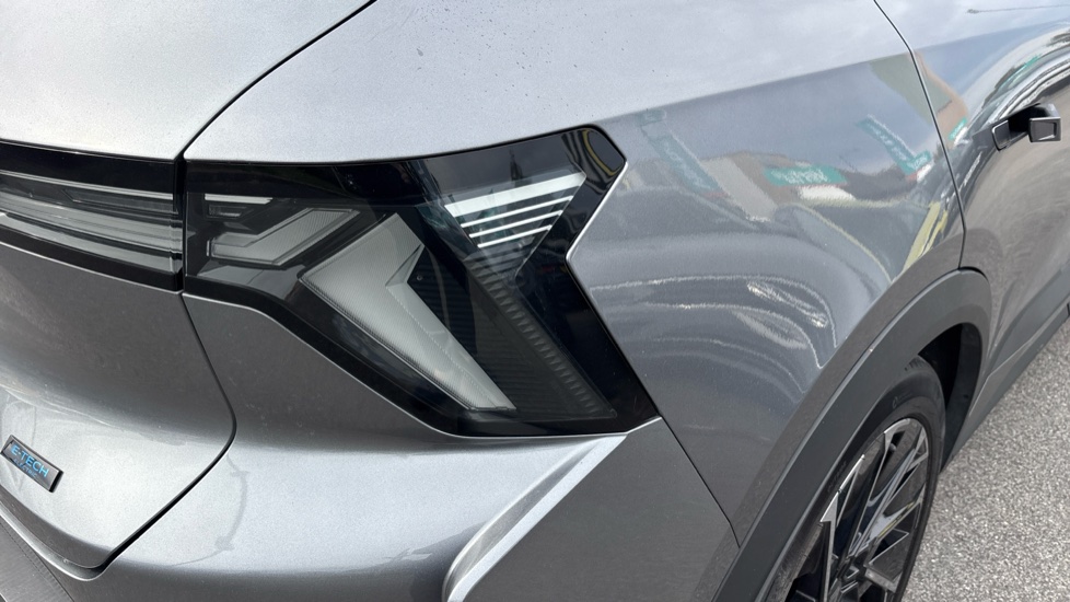 Renault Scenic E-Tech 160kW Esprit Alpine 87kWh Long Range 5dr Auto Electric Estate - Image 31