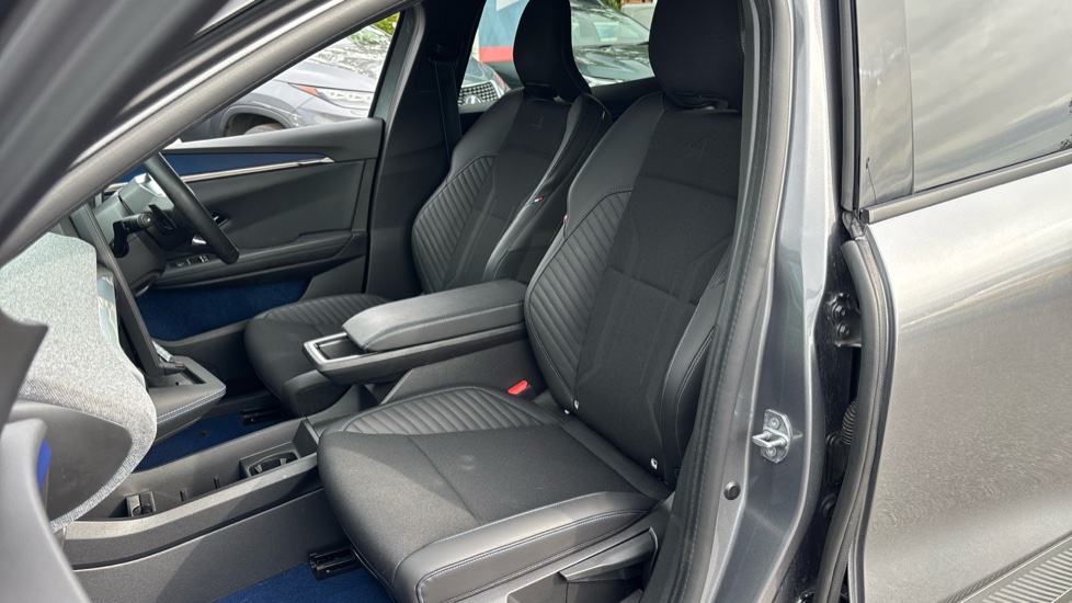 Renault Scenic E-Tech 160kW Esprit Alpine 87kWh Long Range 5dr Auto Electric Estate - Image 37