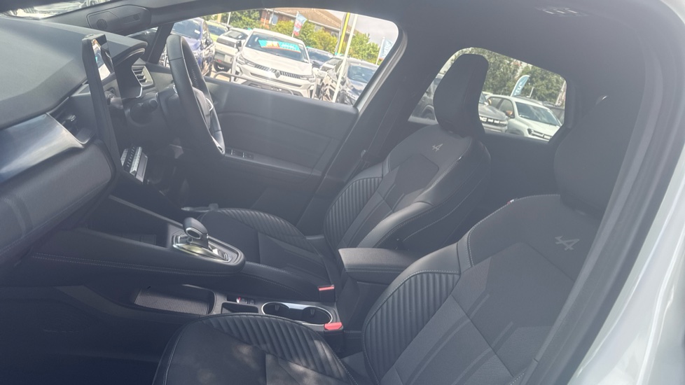 Renault Symbioz 1.6 E-Tech FHEV 145 Techno Esprit Alpine 5dr Auto Hybrid Estate - Image 8