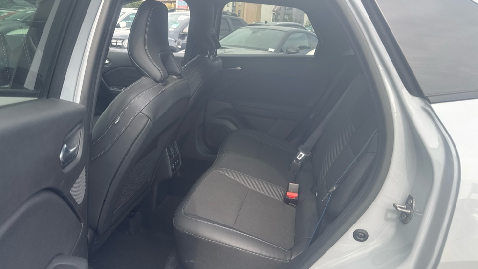Renault Symbioz 1.6 E-Tech FHEV 145 Techno Esprit Alpine 5dr Auto Hybrid Estate - Image 16