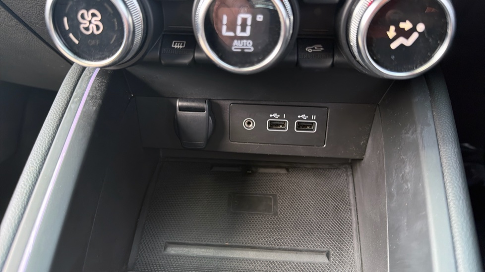 Renault Clio 1.0 TCe 90 Esprit Alpine 5dr Petrol Hatchback - Image 24