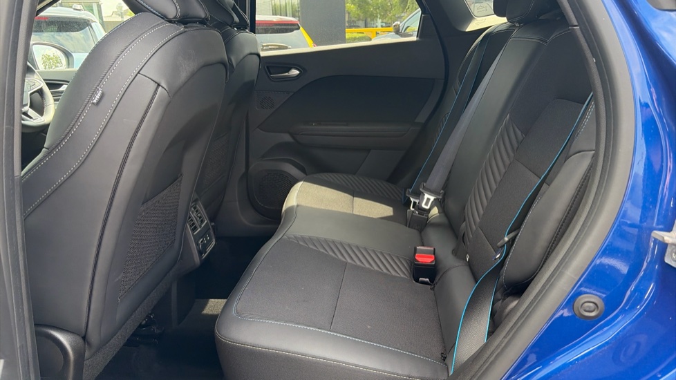 Renault Symbioz 1.6 E-Tech FHEV 145 Techno Esprit Alpine 5dr Auto Hybrid Estate - Image 16