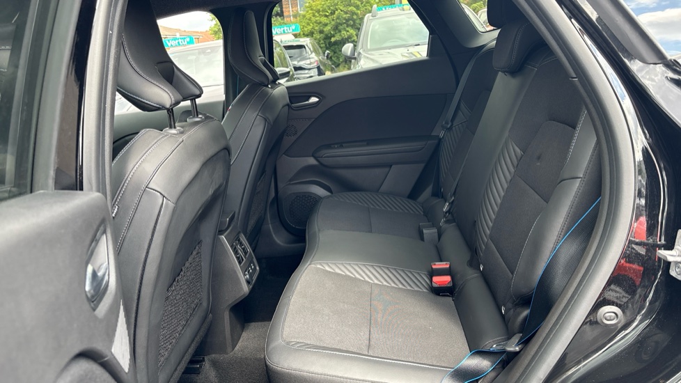 Renault Symbioz 1.6 E-Tech FHEV 145 Techno Esprit Alpine 5dr Auto Hybrid Estate - Image 16