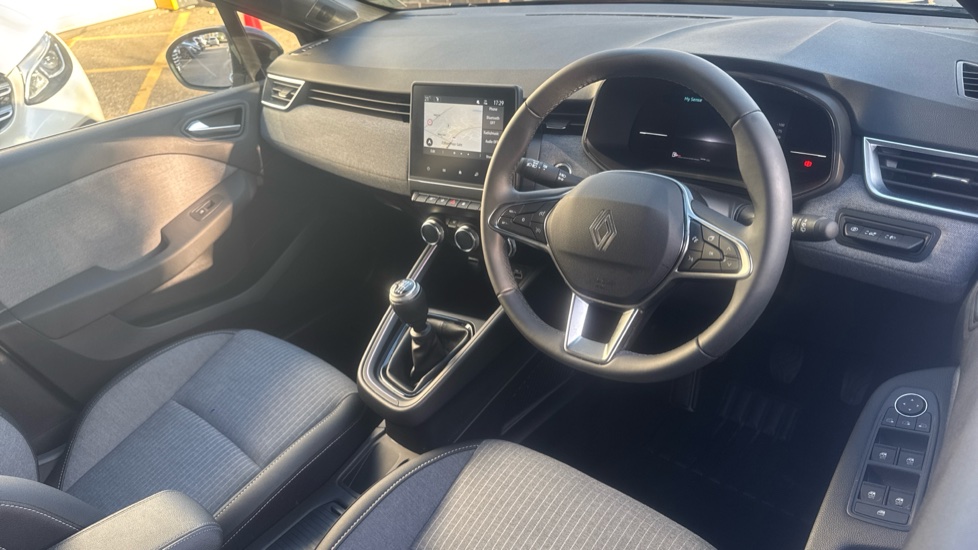 Renault Clio 1.0 TCe 90 Techno 5dr Petrol Hatchback - Image 11