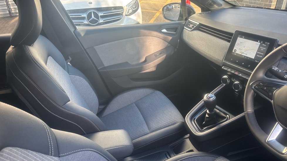 Renault Clio 1.0 TCe 90 Techno 5dr Petrol Hatchback - Image 14