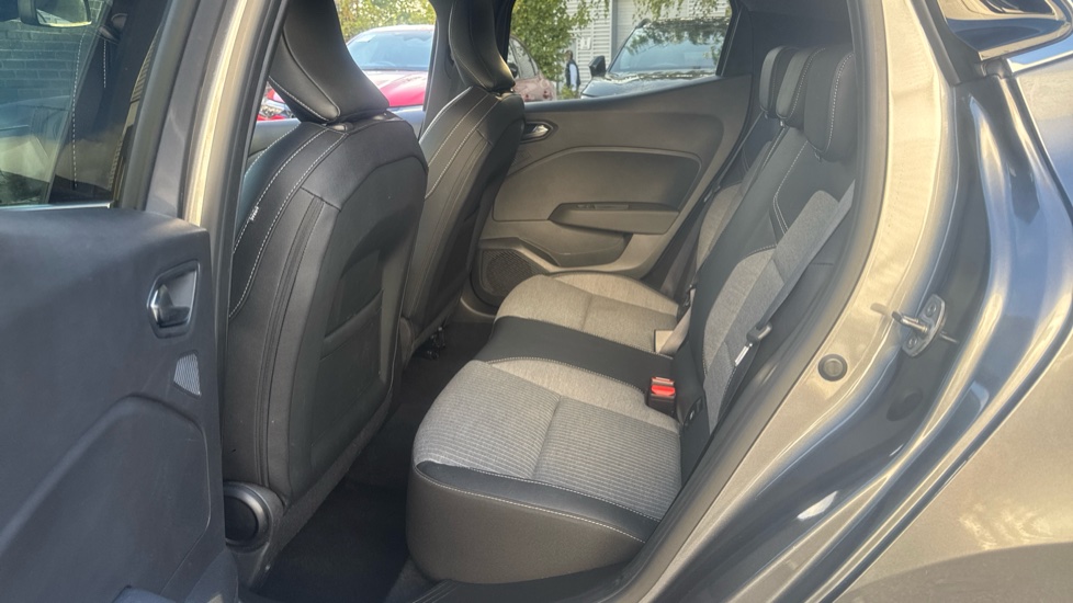 Renault Clio 1.0 TCe 90 Techno 5dr Petrol Hatchback - Image 16