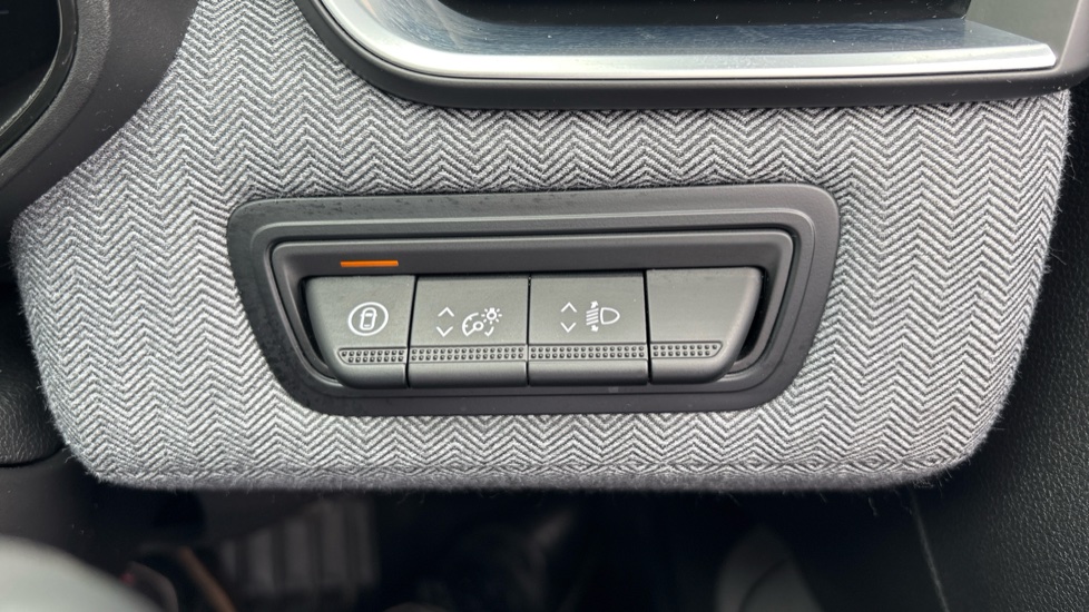 Renault Clio 1.0 TCe 90 Techno 5dr Petrol Hatchback - Image 23