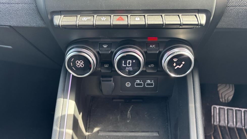 Renault Clio 1.0 TCe 90 Techno 5dr Petrol Hatchback - Image 30