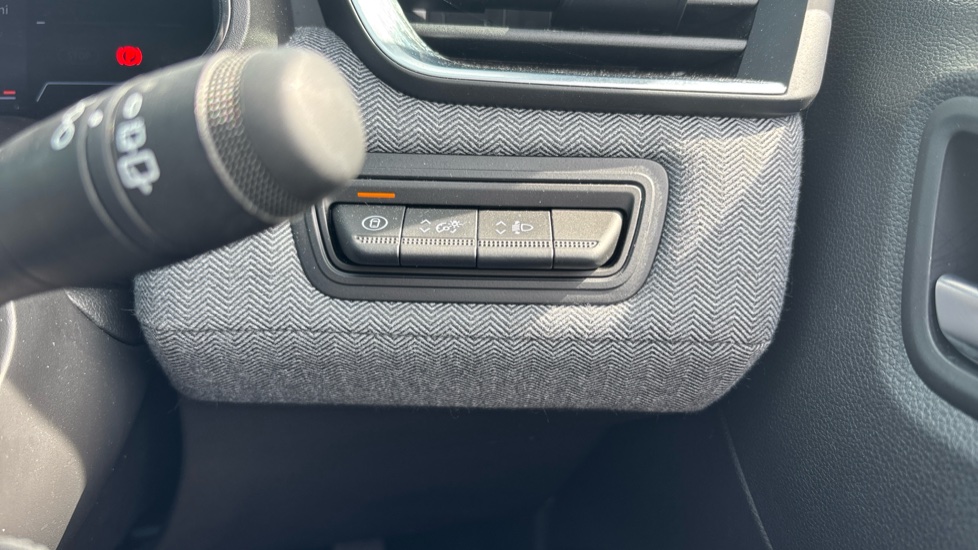 Renault Clio 1.0 TCe 90 Techno 5dr Petrol Hatchback - Image 33