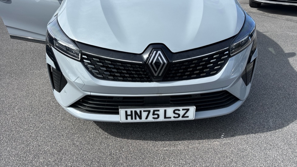 Renault Clio 1.0 TCe 90 Techno 5dr Petrol Hatchback - Image 35