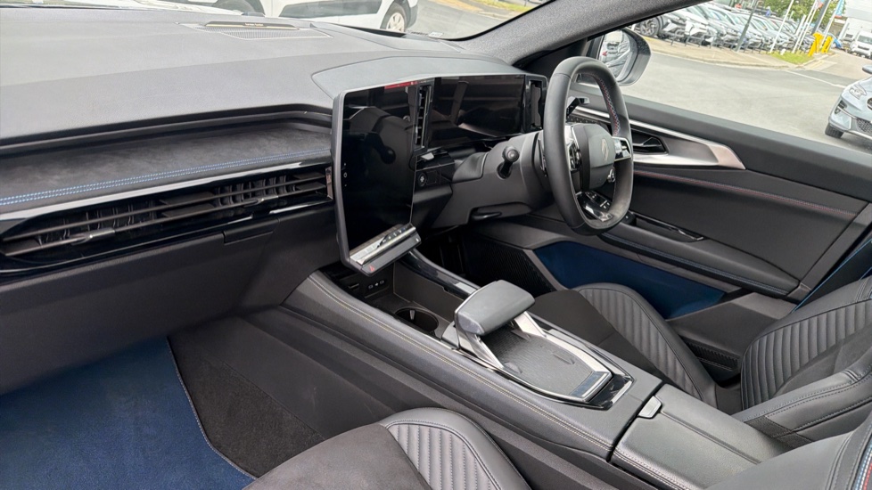 Renault Rafale E-Tech FHEV Iconic Esprit Alpine 5dr Auto 4C Hybrid Estate - Image 9