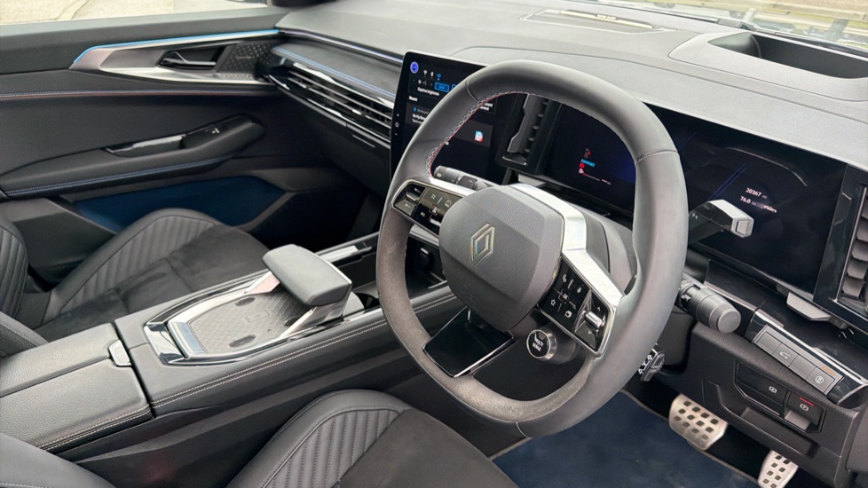 Renault Rafale E-Tech FHEV Iconic Esprit Alpine 5dr Auto 4C Hybrid Estate - Image 11