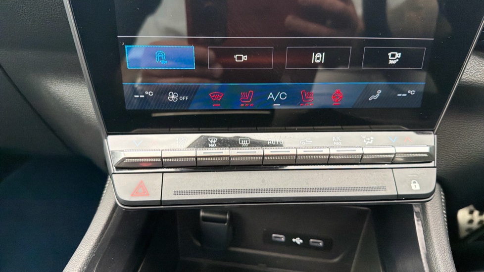 Renault Rafale E-Tech FHEV Iconic Esprit Alpine 5dr Auto 4C Hybrid Estate - Image 22