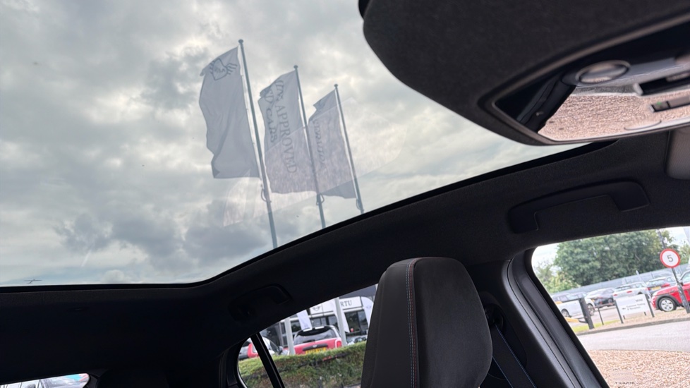 Renault Rafale E-Tech FHEV Iconic Esprit Alpine 5dr Auto 4C Hybrid Estate - Image 23
