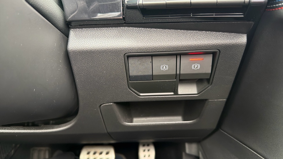 Renault Rafale E-Tech FHEV Iconic Esprit Alpine 5dr Auto 4C Hybrid Estate - Image 36