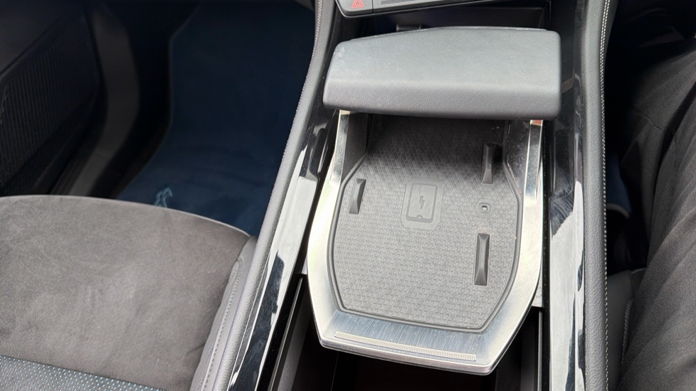 Renault Rafale E-Tech FHEV Iconic Esprit Alpine 5dr Auto 4C Hybrid Estate - Image 38