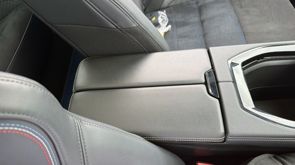 Renault Rafale E-Tech FHEV Iconic Esprit Alpine 5dr Auto 4C Hybrid Estate - Image 40