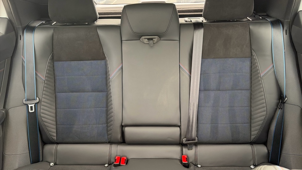 Renault Rafale E-Tech FHEV Iconic Esprit Alpine 5dr Auto 4C Hybrid Estate - Image 15