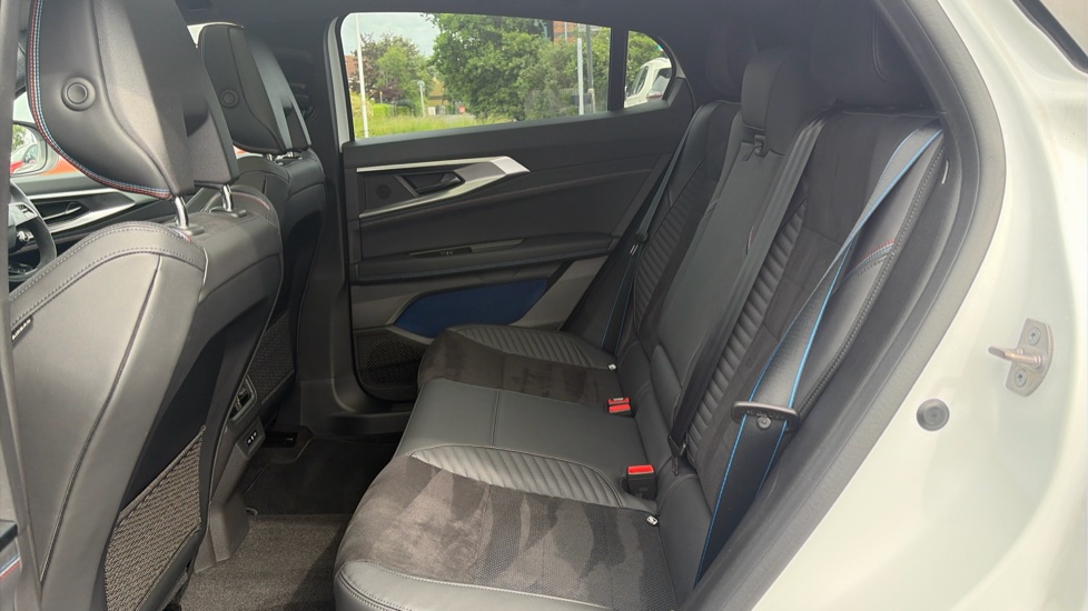 Renault Rafale E-Tech FHEV Iconic Esprit Alpine 5dr Auto 4C Hybrid Estate - Image 16