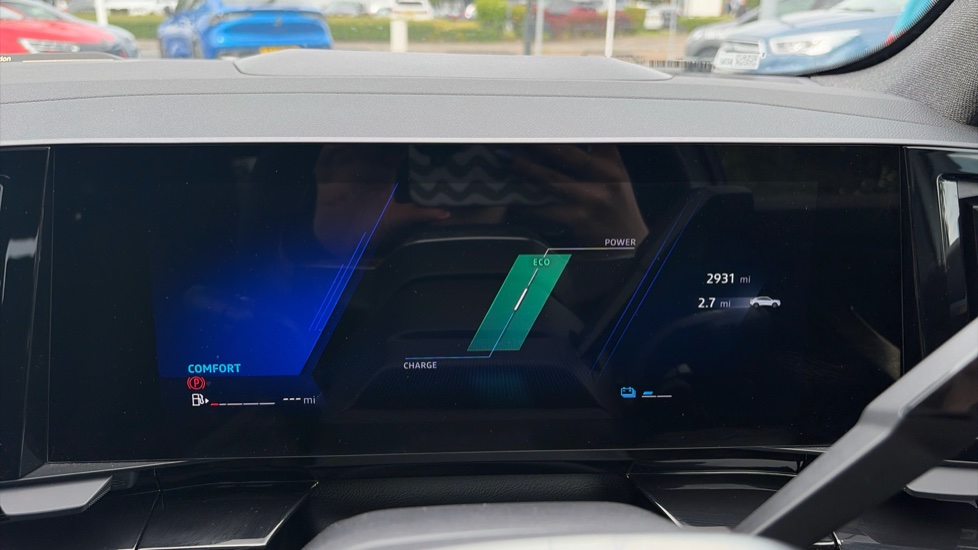 Renault Rafale E-Tech FHEV Iconic Esprit Alpine 5dr Auto 4C Hybrid Estate - Image 18