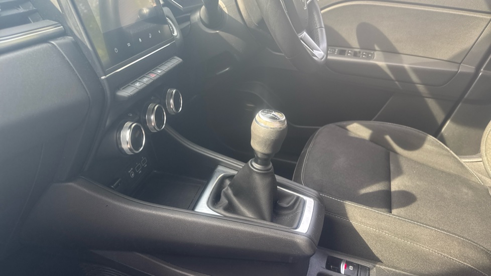 Renault Captur 1.0 TCE 100 Iconic 5dr Petrol Hatchback - Image 13