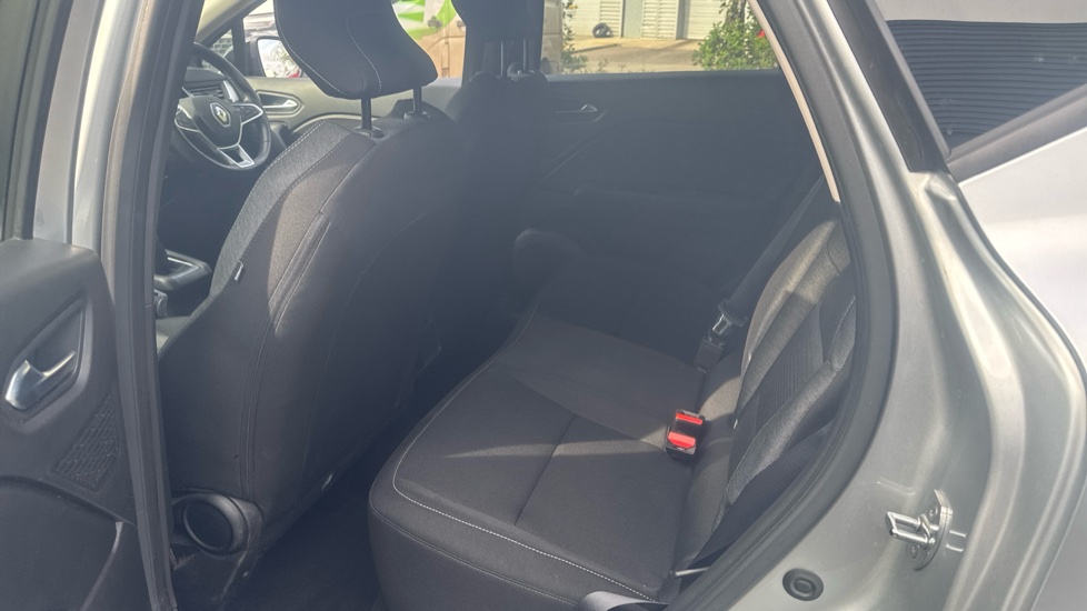 Renault Captur 1.0 TCE 100 Iconic 5dr Petrol Hatchback - Image 16