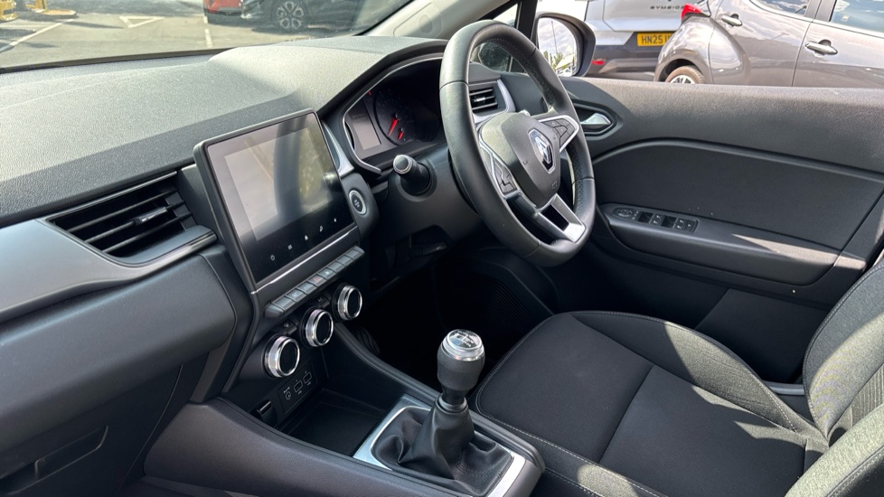 Renault Captur 1.0 TCE 100 Iconic 5dr Petrol Hatchback - Image 9