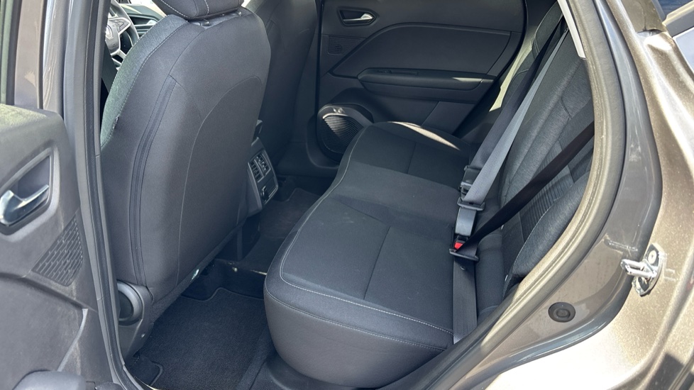 Renault Captur 1.0 TCE 100 Iconic 5dr Petrol Hatchback - Image 16