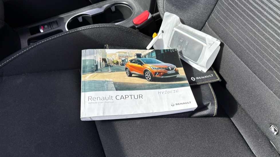 Renault Captur 1.0 TCE 100 Iconic 5dr Petrol Hatchback - Image 19