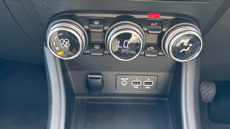 Renault Captur 1.0 TCE 100 Iconic 5dr Petrol Hatchback - Image 29