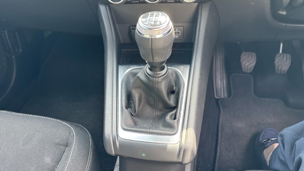 Renault Captur 1.0 TCE 100 Iconic 5dr Petrol Hatchback - Image 30