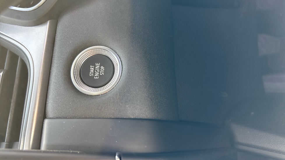Renault Captur 1.0 TCE 100 Iconic 5dr Petrol Hatchback - Image 31