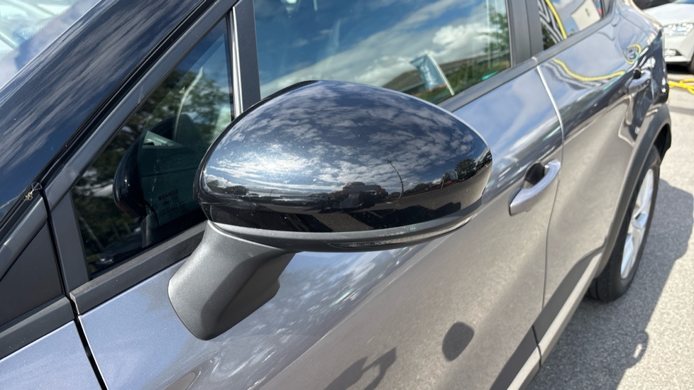 Renault Captur 1.0 TCE 100 Iconic 5dr Petrol Hatchback - Image 38