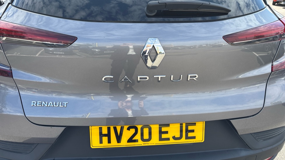 Renault Captur 1.0 TCE 100 Iconic 5dr Petrol Hatchback - Image 44
