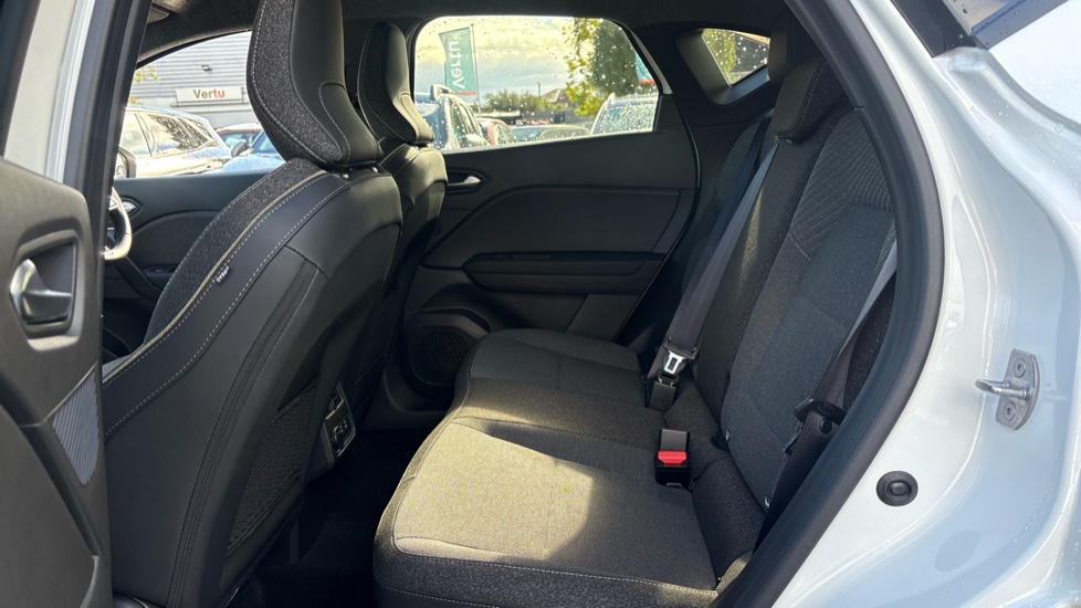 Renault Captur 1.2 TCE 115 Techno 5dr Petrol Hatchback - Image 16