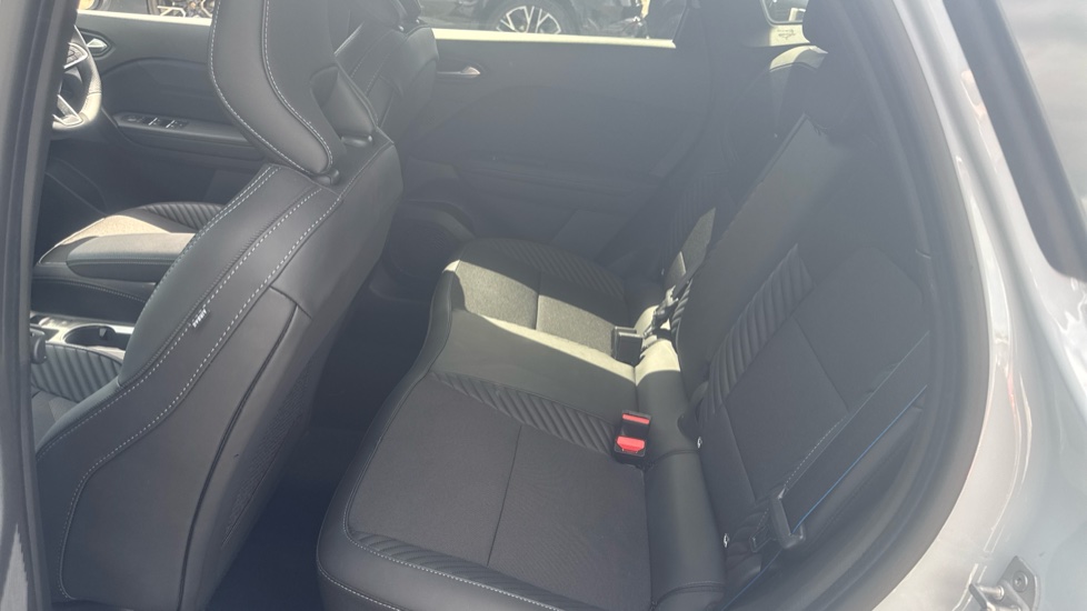 Renault Symbioz 1.8 E-Tech FHEV 160 Techno Esprit Alpine 5dr Auto Hybrid Estate - Image 16