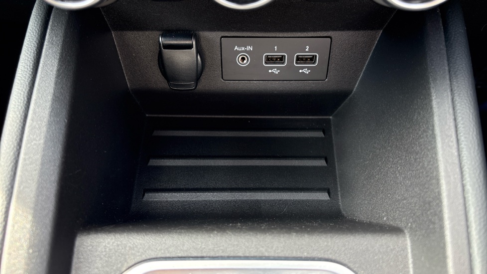 Renault Clio 1.0 TCe 100 RS Line 5dr Petrol Hatchback - Image 30