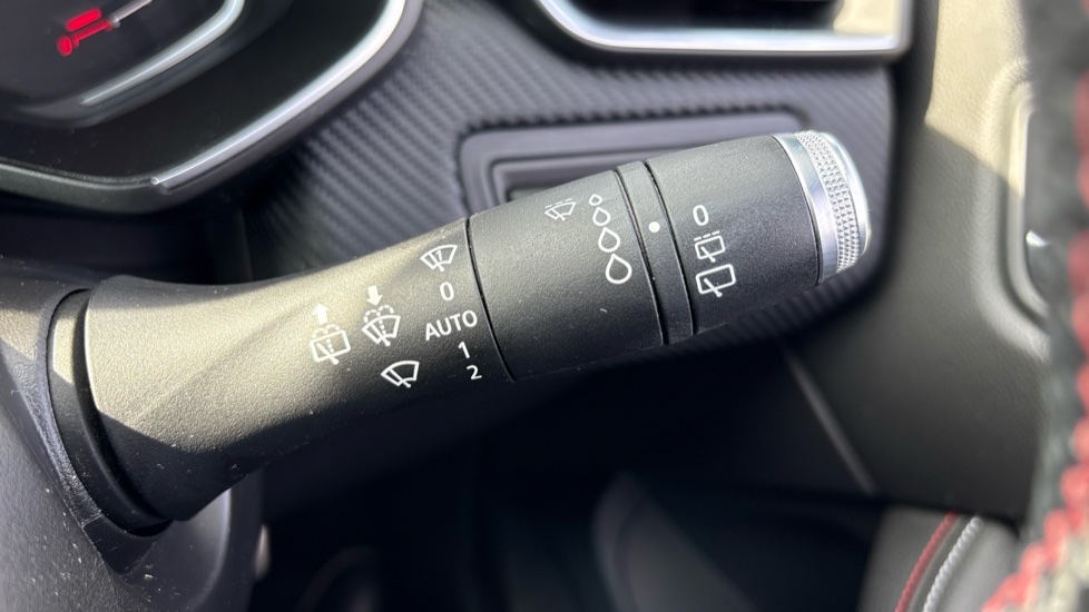 Renault Clio 1.0 TCe 100 RS Line 5dr Petrol Hatchback - Image 33