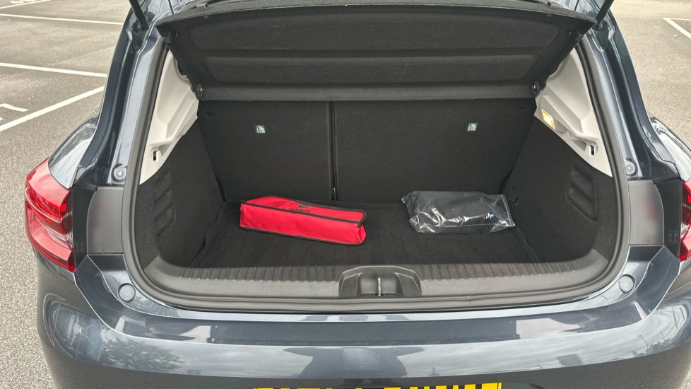 Renault Clio 1.6 E-TECH Hybrid 140 Iconic Edition 5dr Auto Hybrid Hatchback - Image 4