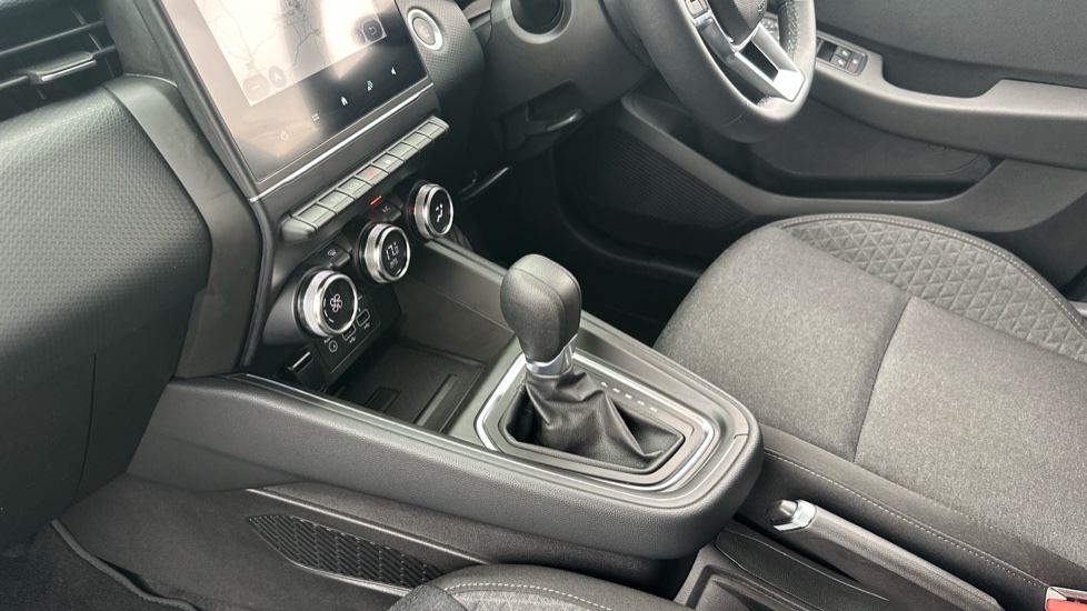 Renault Clio 1.6 E-TECH Hybrid 140 Iconic Edition 5dr Auto Hybrid Hatchback - Image 13