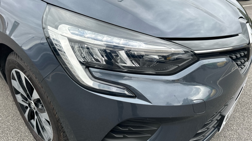 Renault Clio 1.6 E-TECH Hybrid 140 Iconic Edition 5dr Auto Hybrid Hatchback - Image 24